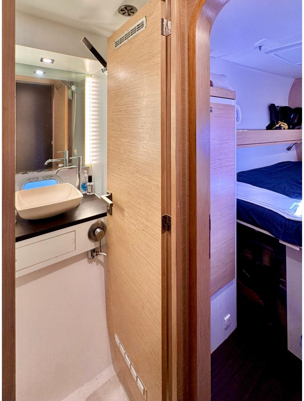bath, Outremer 51, catamaran for sale