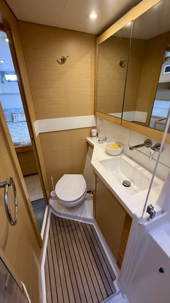 bath, Lagoon 450, catamaran for sale