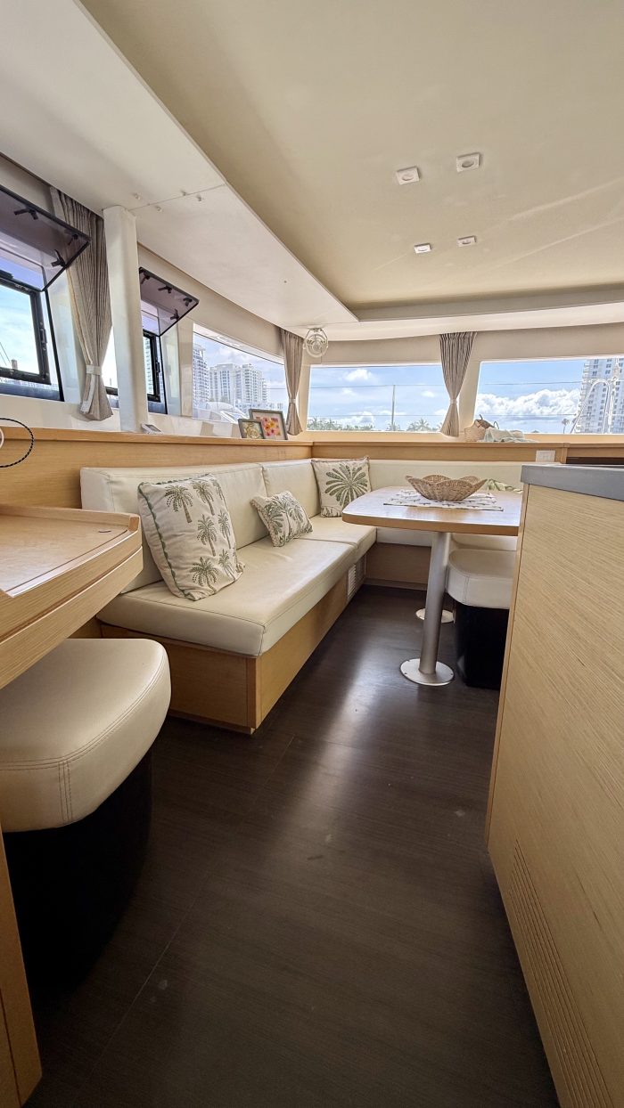 salon, Lagoon 450, catamaran for sale