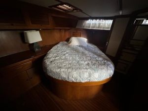 bed, President 43, trawler for sale