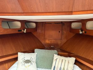 bed, President 43, trawler for sale