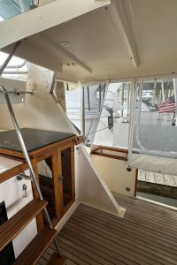 cockpit, President 43, trawler for sale