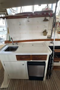 cockpit, President 43, trawler for sale