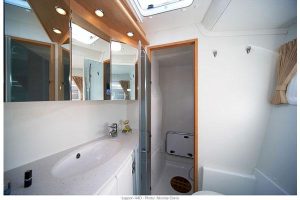 bath, Lagoon 440, catamaran for sale