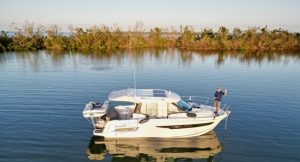 exterior, Jeanneau 895, trawler for sale