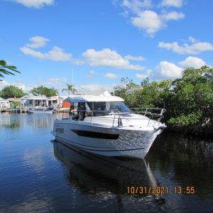 exterior, Jeanneau 895, trawler for sale