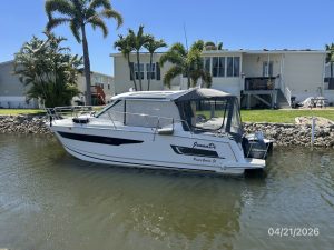 exterior, Jeanneau 895, trawler for sale