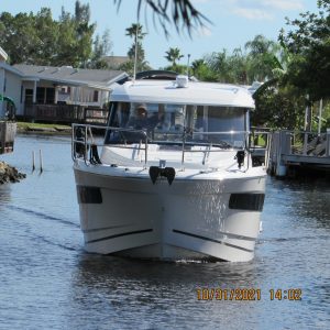 exterior, Jeanneau 895, trawler for sale