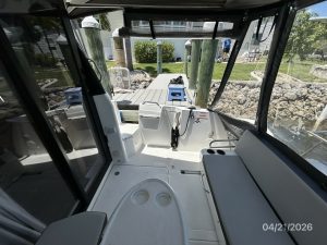 cockpit, Jeanneau 895, trawler for sale