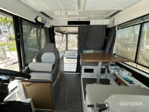 salon, Jeanneau 895, trawler for sale
