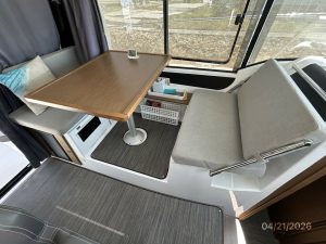 salon, Jeanneau 895, trawler for sale