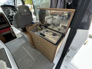 interior, Jeanneau 895, trawler for sale