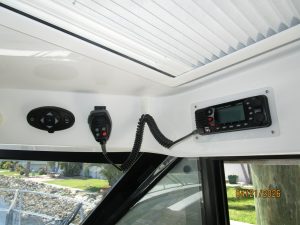 navigation station, Jeanneau 895, trawler for sale