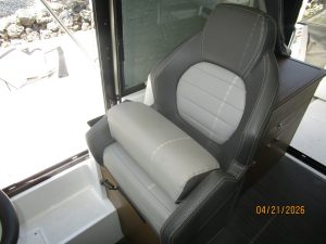 navigation station, Jeanneau 895, trawler for sale