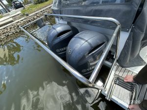 exterior, Jeanneau 895, trawler for sale