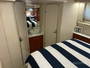 bed, Maxum 4100 SCA, trawler for sale
