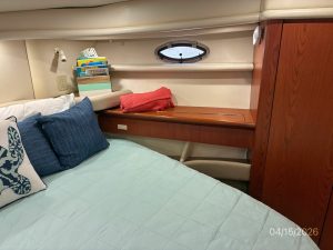 bed, Maxum 4100 SCA, trawler for sale