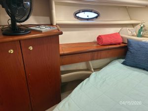 bed, Maxum 4100 SCA, trawler for sale