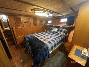 bed, Defever 49, trawler for sale