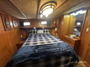 bed, Defever 49, trawler for sale