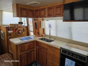 navigation station, Mainship 400, trawler for sale