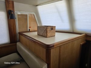 salon, Mainship 400, trawler for sale