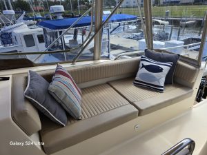 cockpit, Mainship 400, trawler for sale