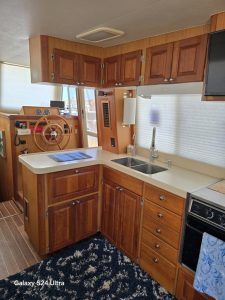 navigation station, Mainship 400, trawler for sale