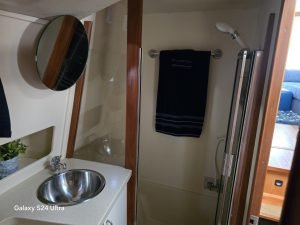 bath, Mainship 400, trawler for sale
