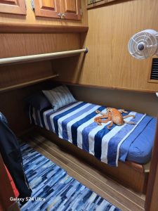 bed, Mainship 400, trawler for sale
