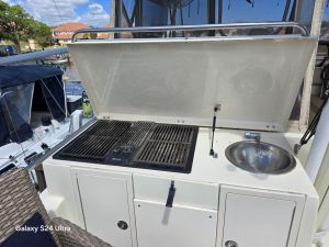 cockpit, Mainship 400, trawler for sale