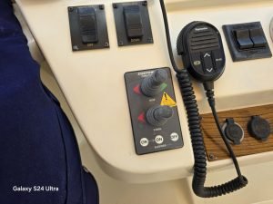 helm, Mainship 400, trawler for sale