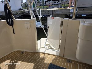 deck, Mainship 400, trawler for sale