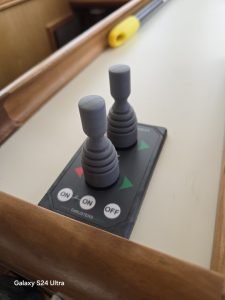 navigation station, Mainship 400, trawler for sale