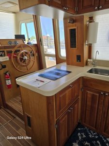 navigation station, Mainship 400, trawler for sale