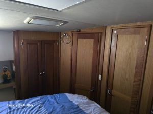 bed, Mainship 400, trawler for sale