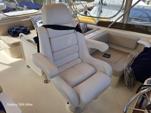 helm, Mainship 400, trawler for sale