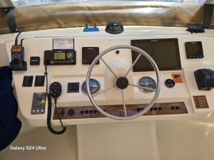 helm, Mainship 400, trawler for sale