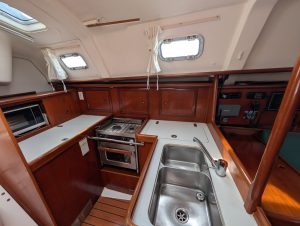 interior, Beneteau 331, sailboat for sale