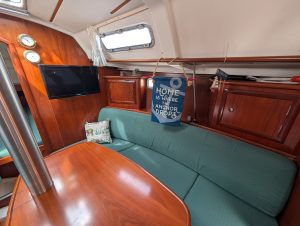 salon, Beneteau 331, sailboat for sale