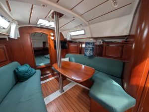 salon, Beneteau 331, sailboat for sale