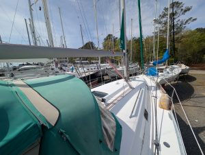 deck, Beneteau 331, sailboat for sale