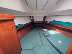 bed, Beneteau 331, sailboat for sale