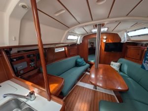 salon, Beneteau 331, sailboat for sale