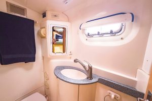 bath, Leopard 42, catamaran for sale