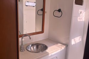 bath, Fortuna 401 Island Spirit, catamaran for sale
