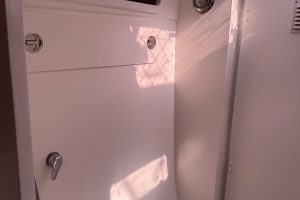 bath, Fortuna 401 Island Spirit, catamaran for sale