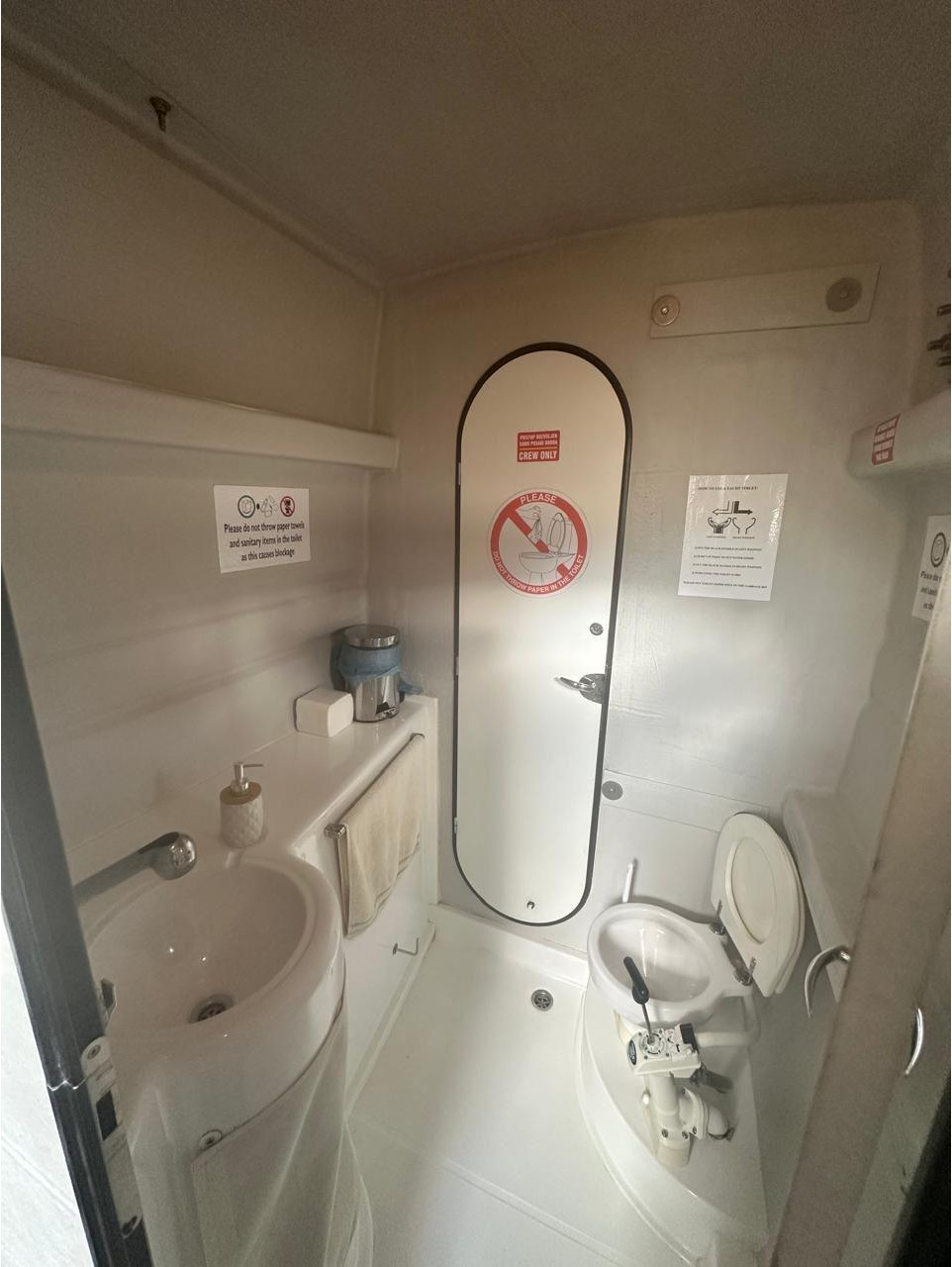 bath, FP 80 Tahiti, catamaran for sale