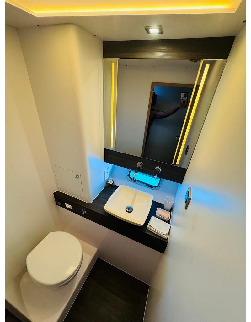 bath, Outremer 5X, catamaran for sale