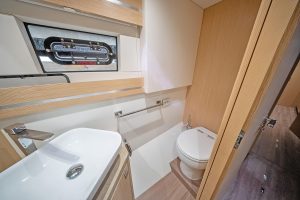 bath, Privilege 510, catamaran for sale